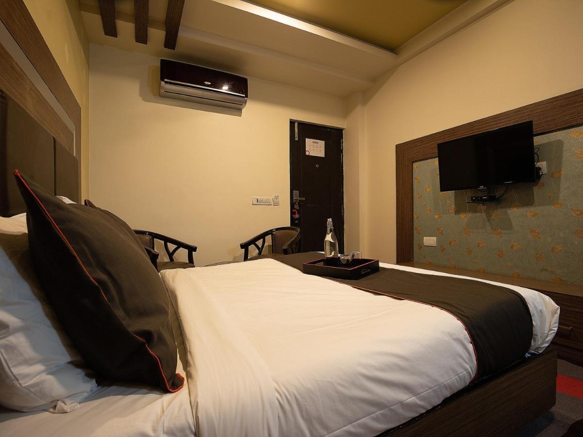 Collection O 80452 Boom Hotel New Delhi