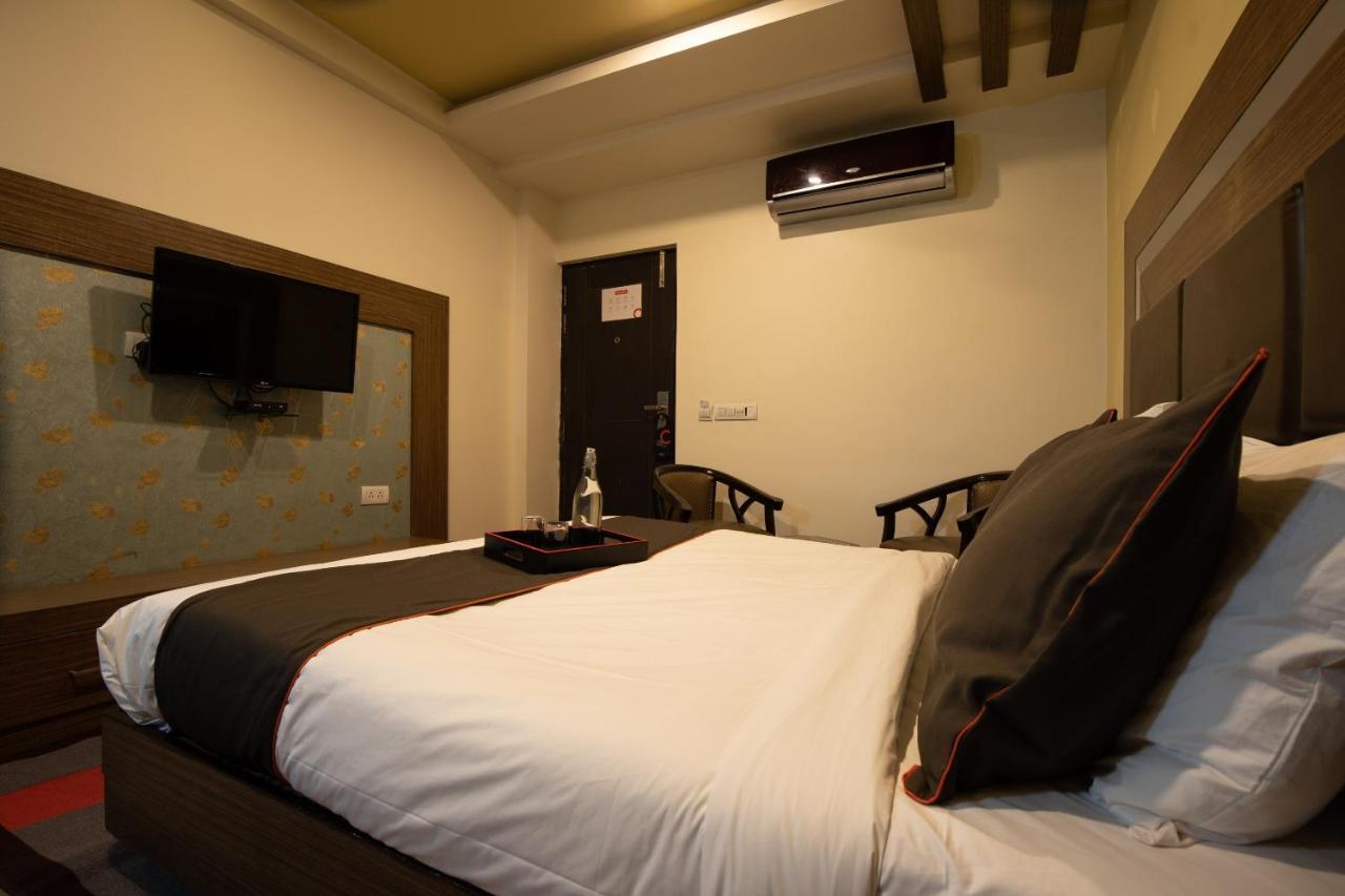 Hotel Collection O 80452 Boom 3*