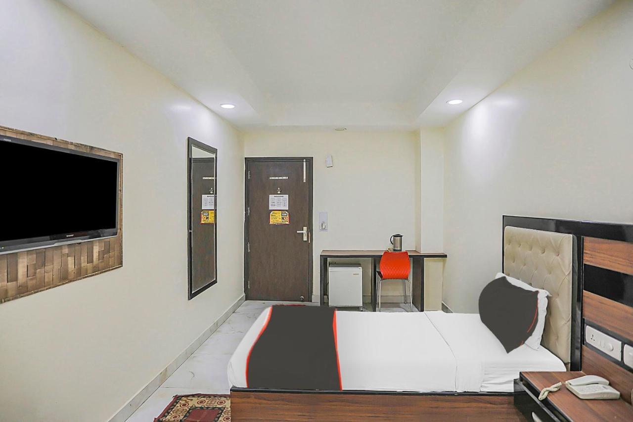 Hotel Collection O 80452 Boom 3*