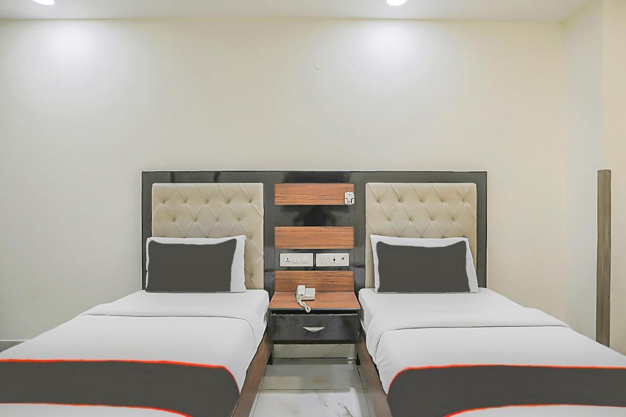 Hotel Collection O 80452 Boom 3*